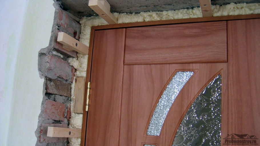 Коробка установленная в дверном проеме