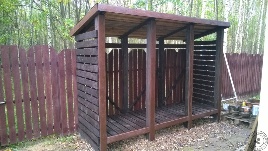 Дровяник пирамидой