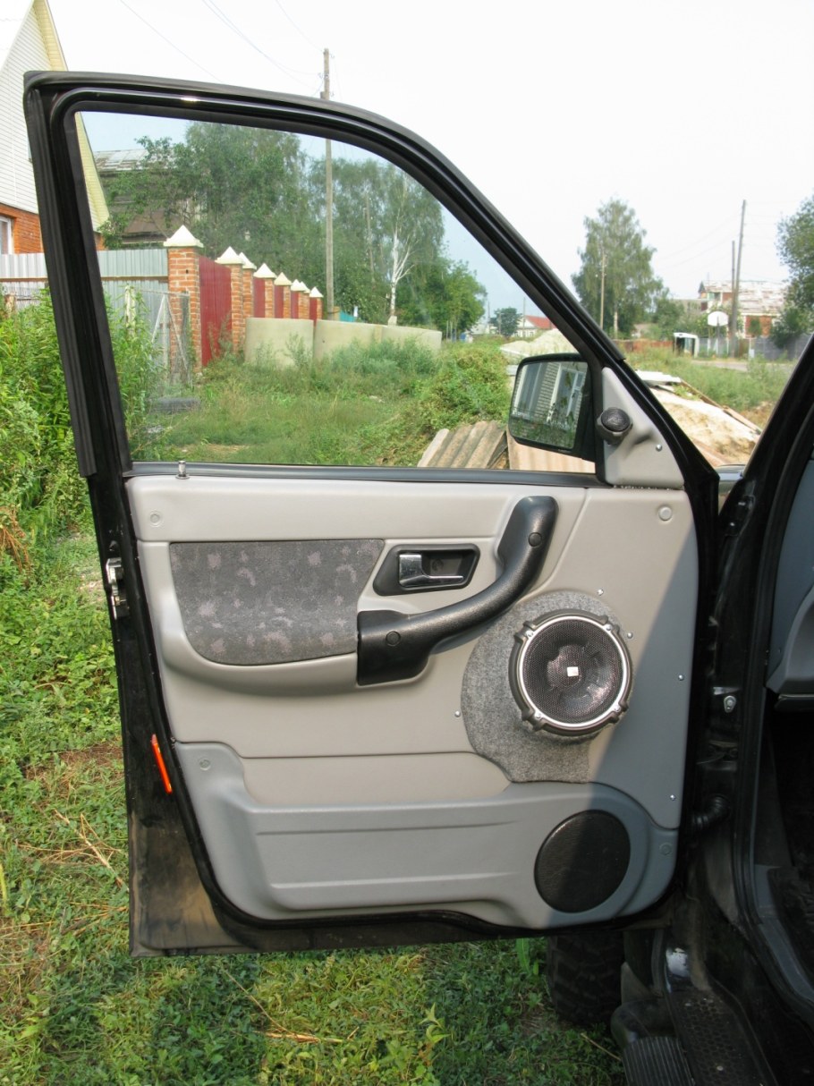 Подиумы для задних динамиков УАЗ Патриот 2007