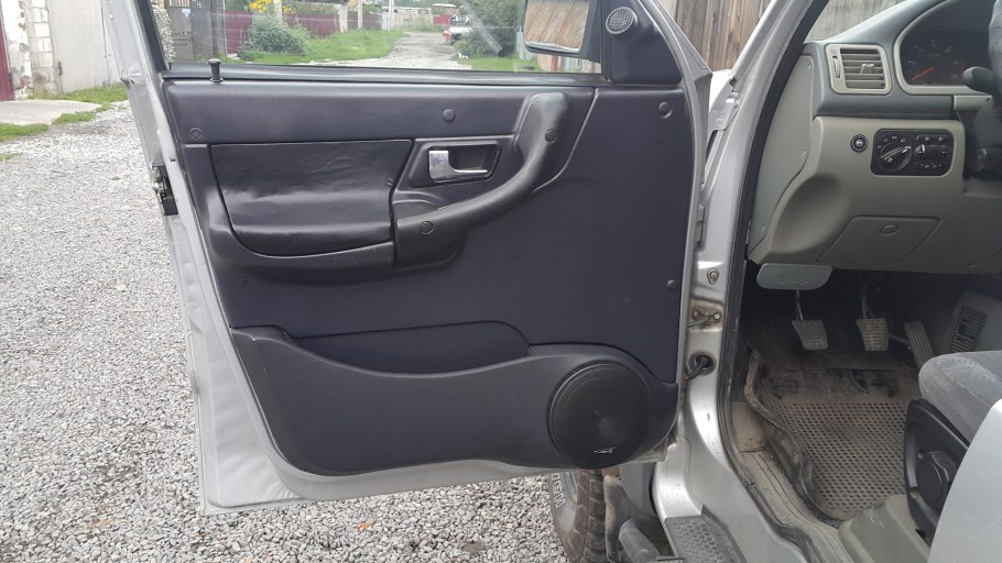 Подиумы акустические передних дверей УАЗ Патриот