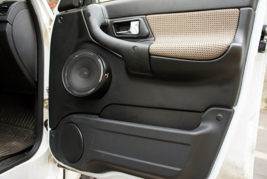 Колонки в дверь УАЗ Патриот