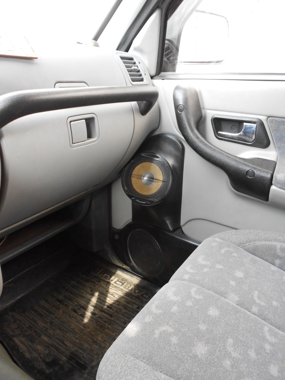 Пищалки в штатные места в двери УАЗ Патриот