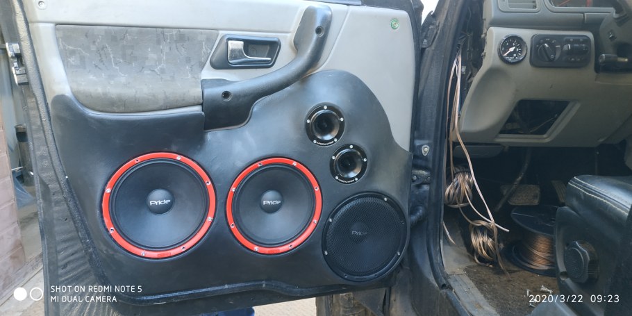 Подиумы для динамиков УАЗ Патриот