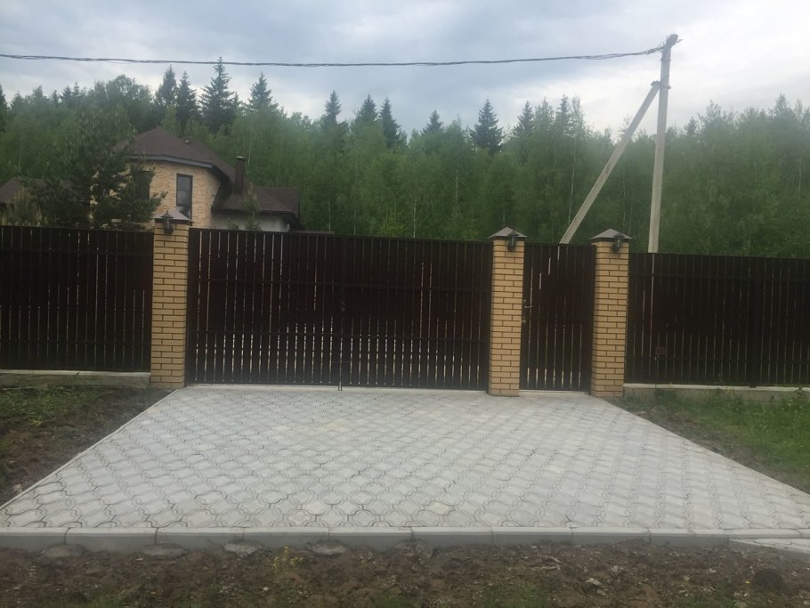 Площадка для машины на участке