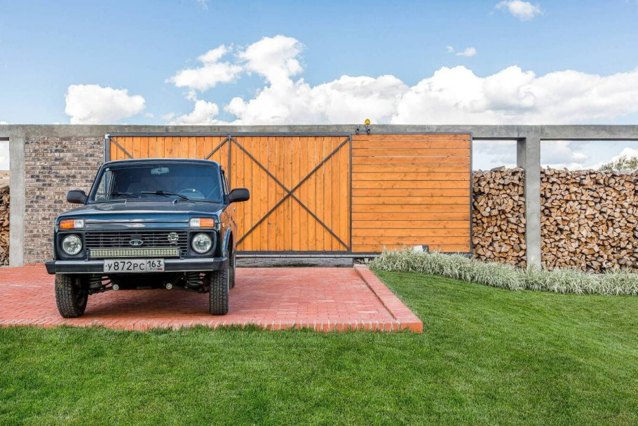 Стоянка для автомобилей на даче