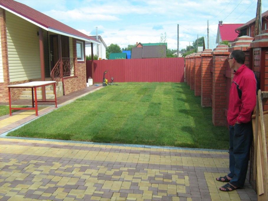 Парковочная площадка на даче