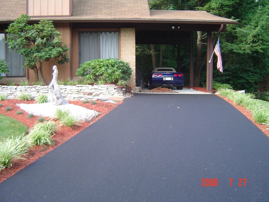 Асфальтные дорожки на участке