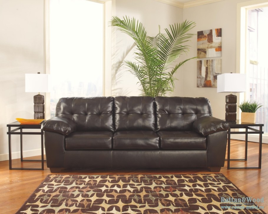 Кожаный диван