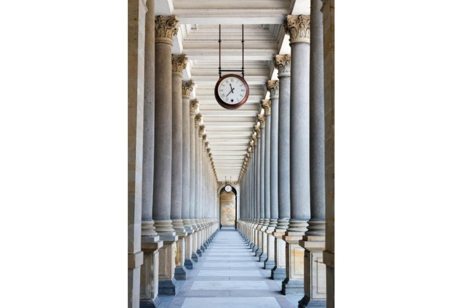 Колонны в интерьере