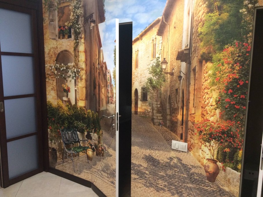 Фотообои на стену с дверью