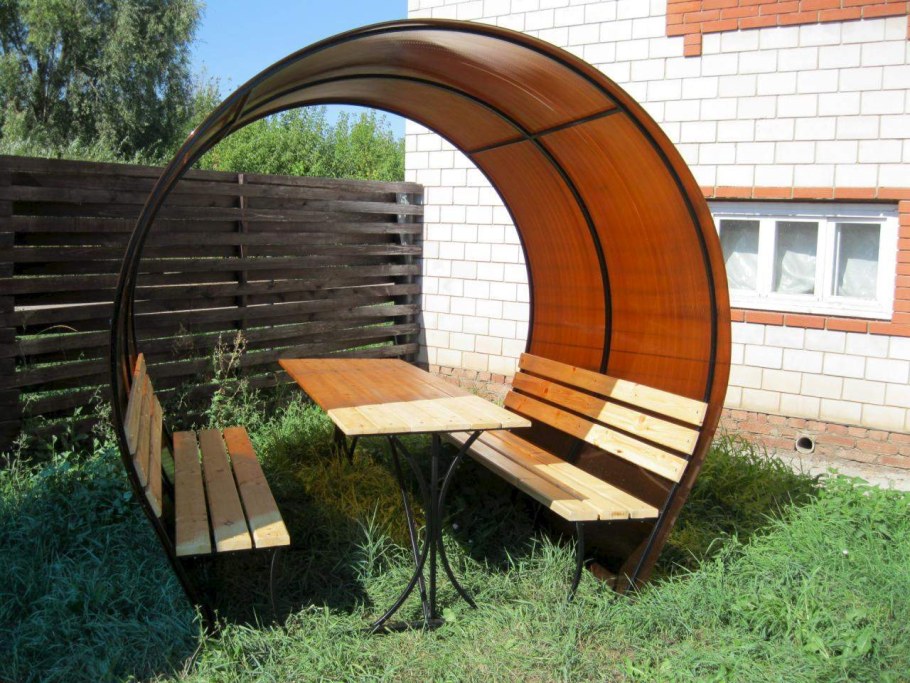 Скамейка с навесом