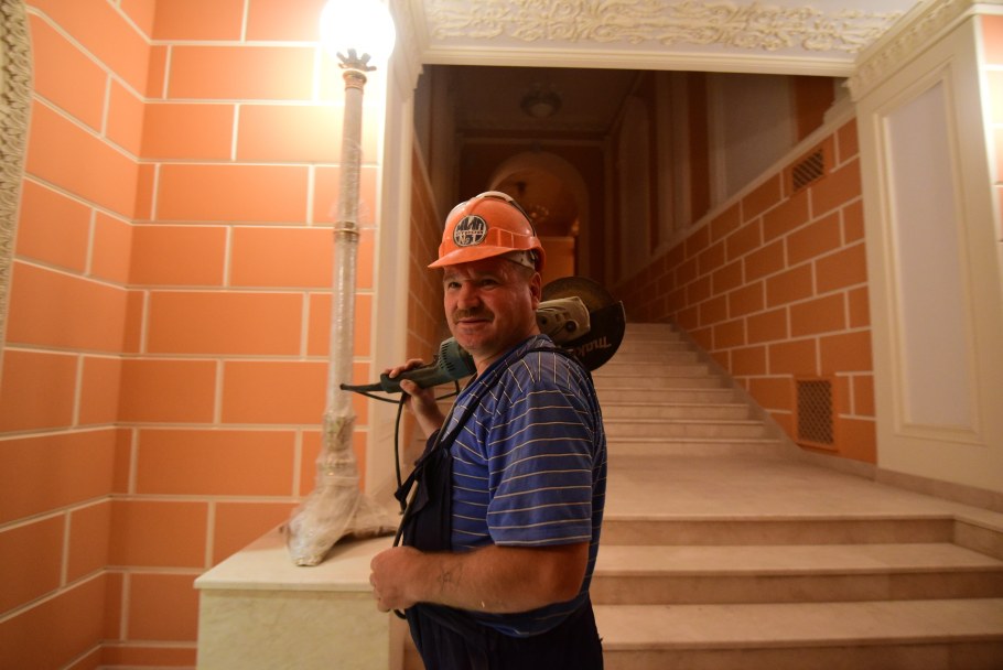 Интерьер гостиной жилого комплекса