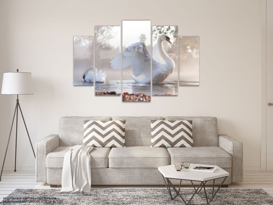 Модульные картины над диваном
