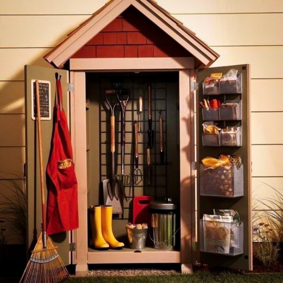 Садовая кладовка для инвентаря