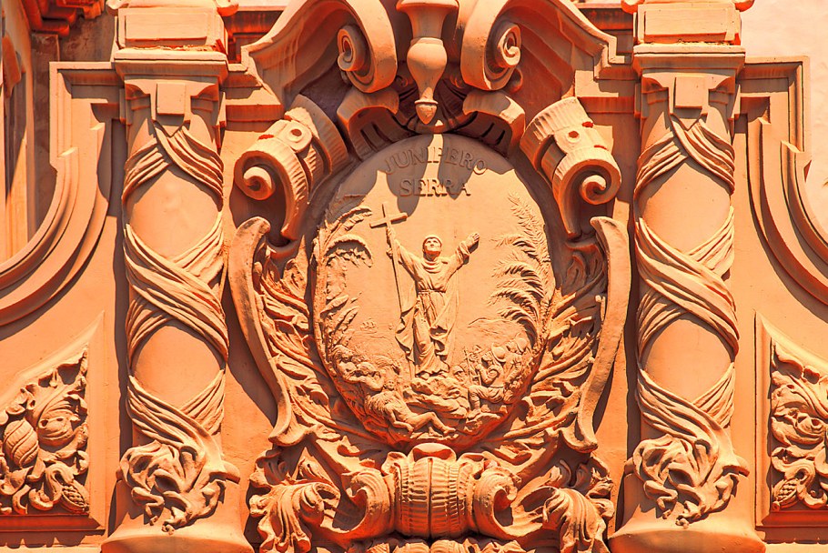 Медальон в архитектуре