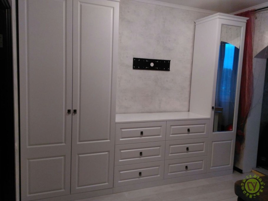 Шкаф с фрезеровкой белый