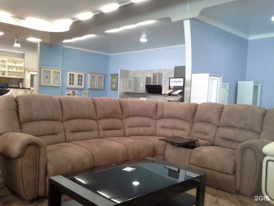 Расстановка в мебельном магазине