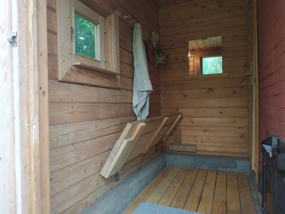 Узкий предбанник