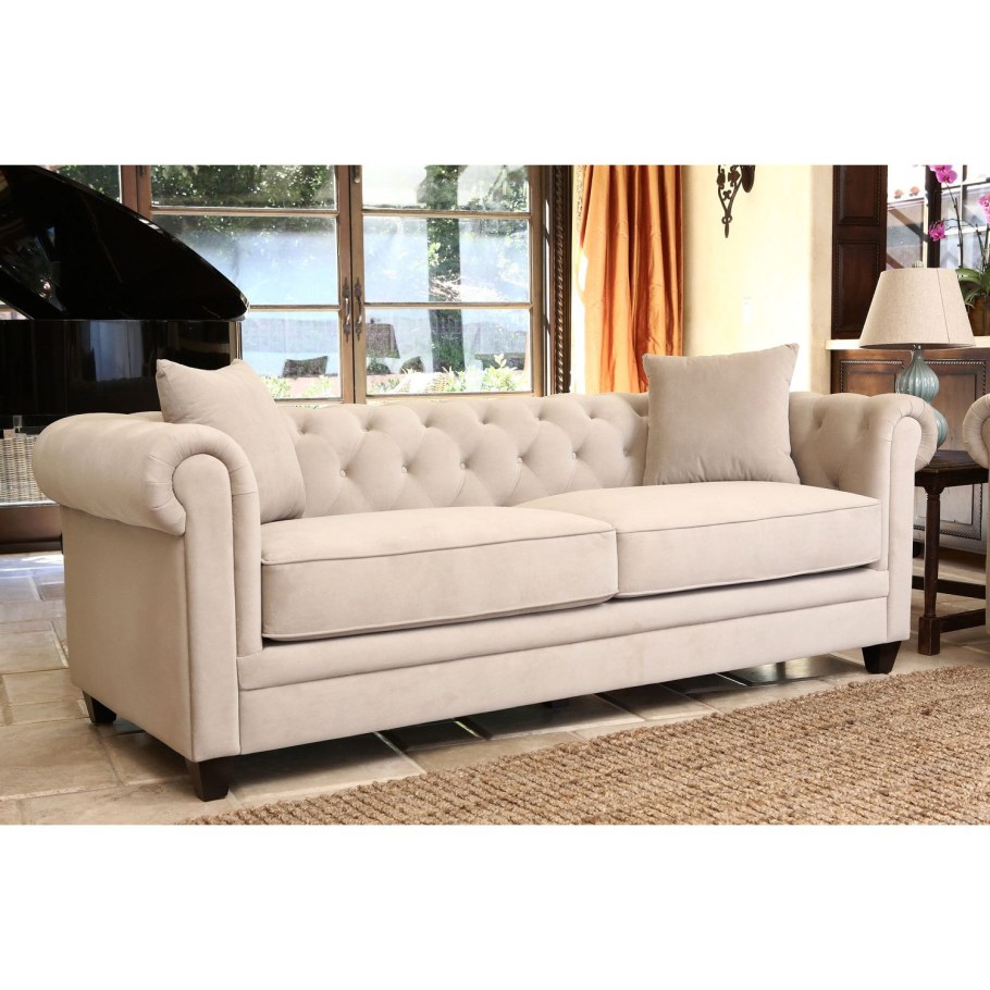 Диван на деревянных ножках