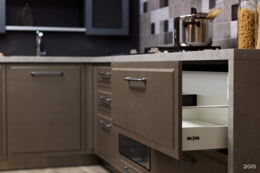 Кухня нефть наша марка