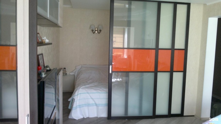 Разделение комнаты дверями купе