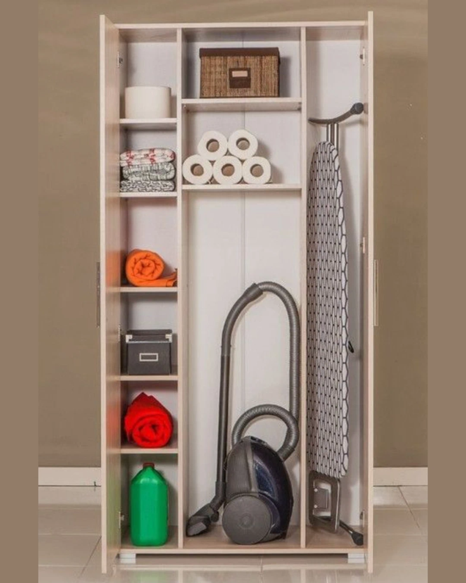 Шкаф вокруг окна