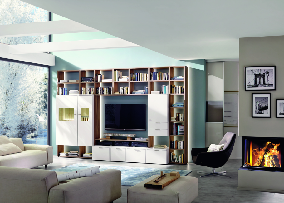 Зеркальные и матовые двери с рисунком большие для гардеробной