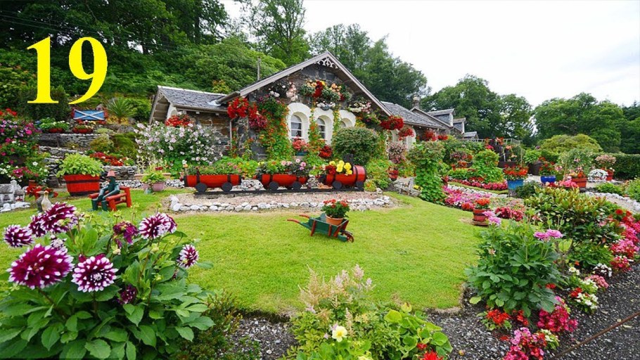 Красивый сад на даче