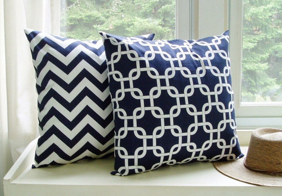 Сине-белые подушки