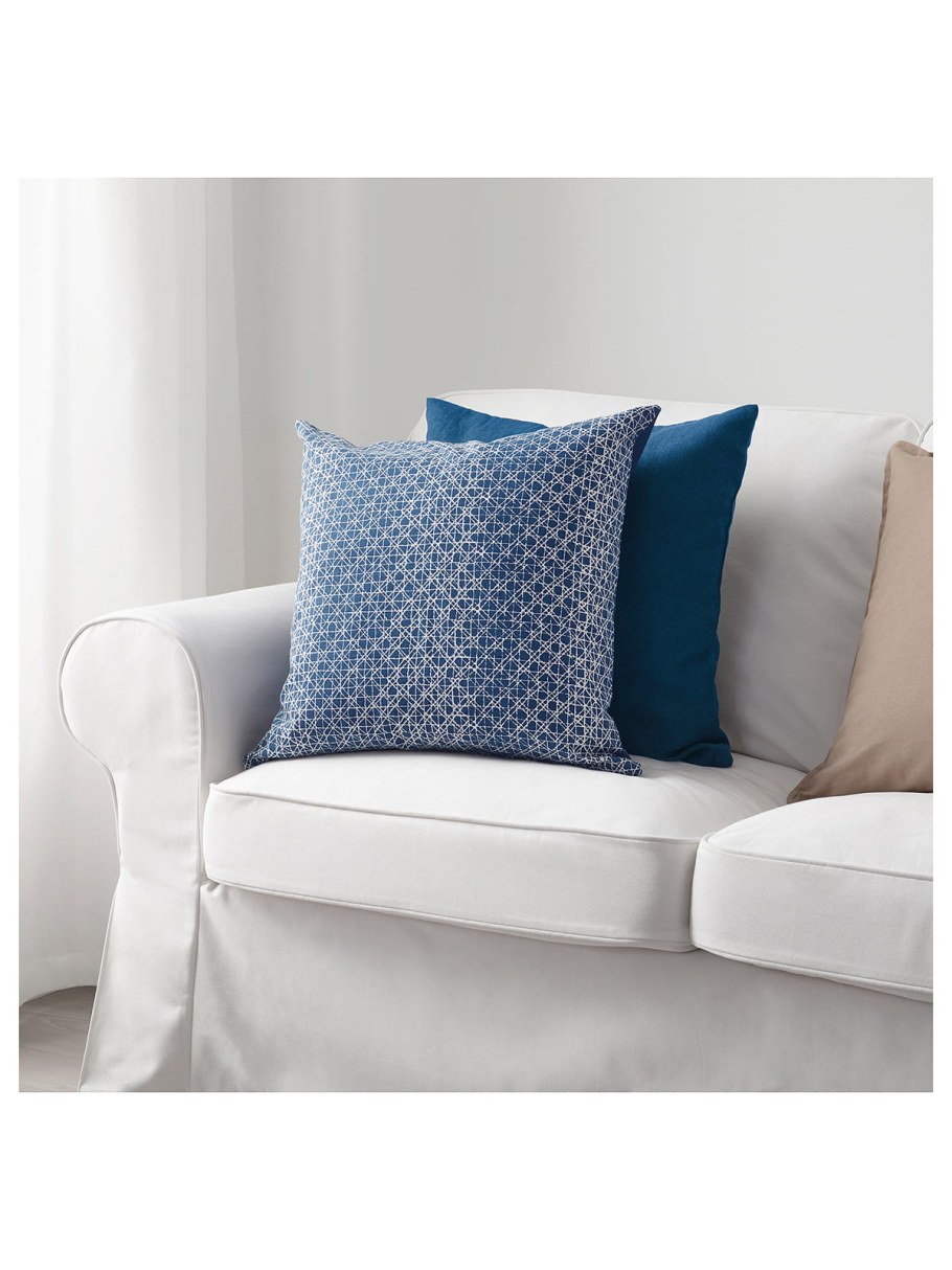 Синие подушки на диван