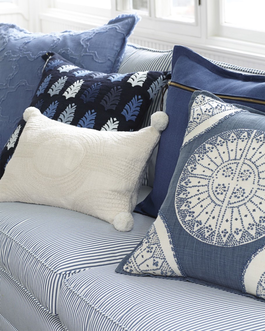 Диванная подушка синяя