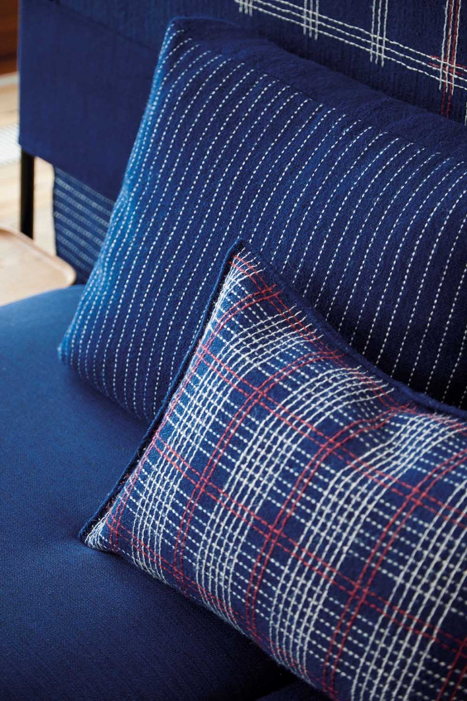 Подушка декоративная синяя