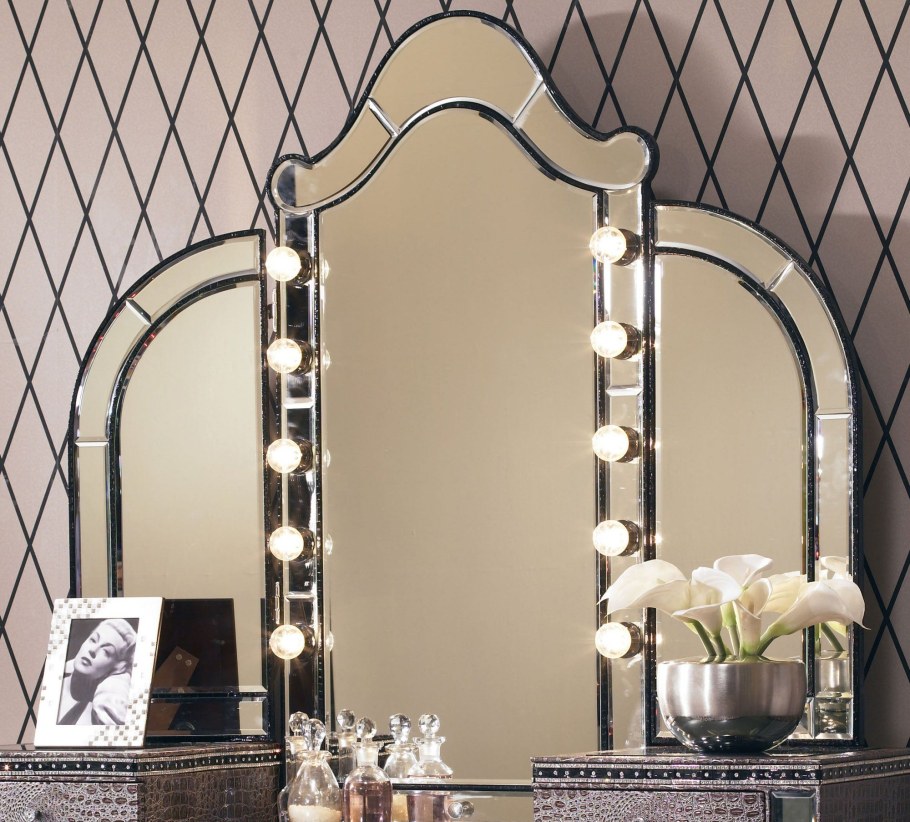 Трельяжное зеркало