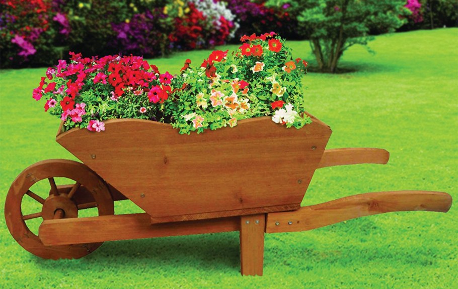 Телега в ландшафтном дизайне