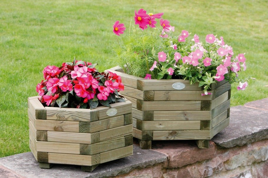 Деревянные клумбы