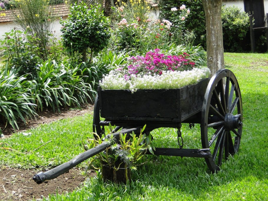 Деревянные клумбы