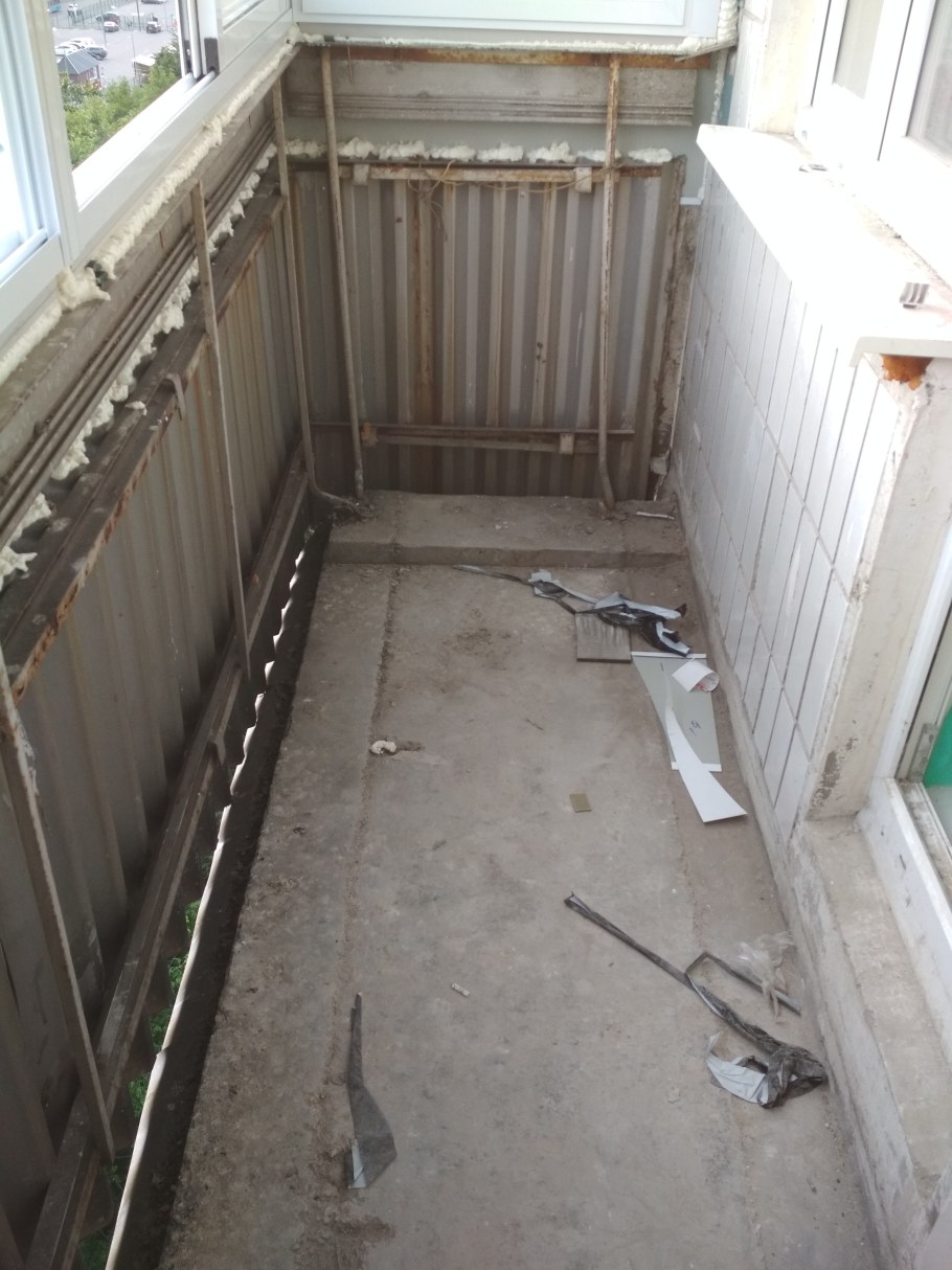 Балкон без внутренней отделки