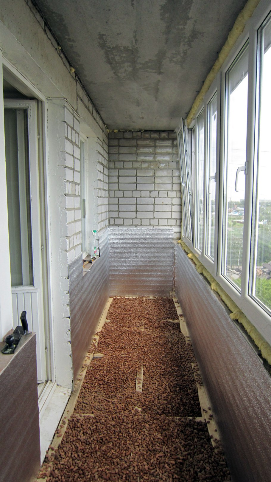 Утеплить балкон