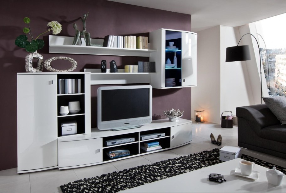 Белые стенки в гостиную