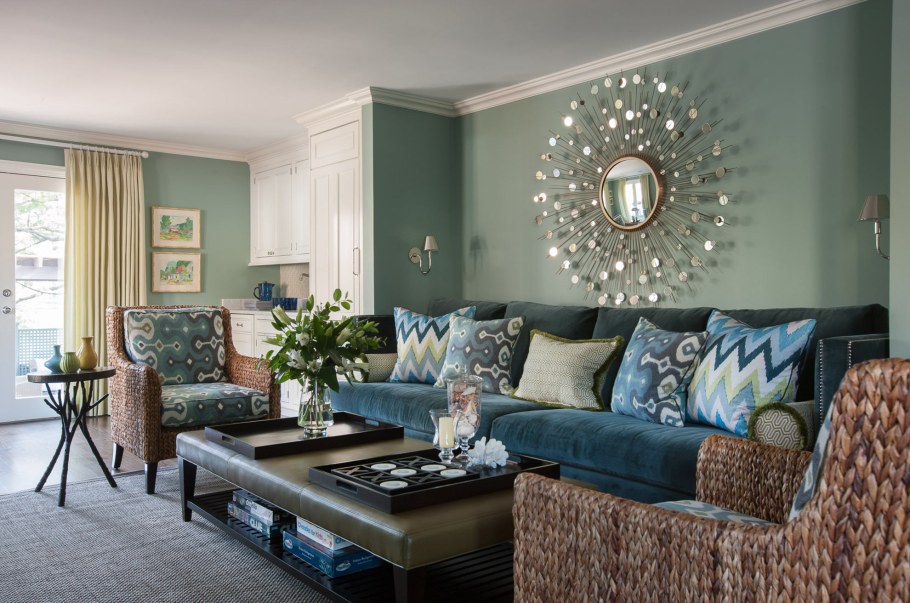 Полка над диваном ретро