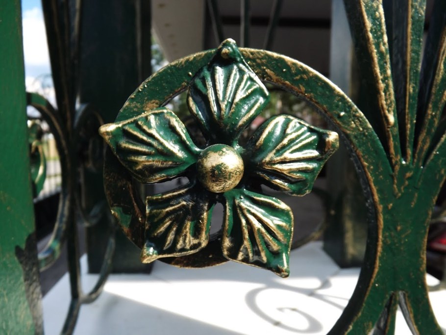 Синяя патина на меди