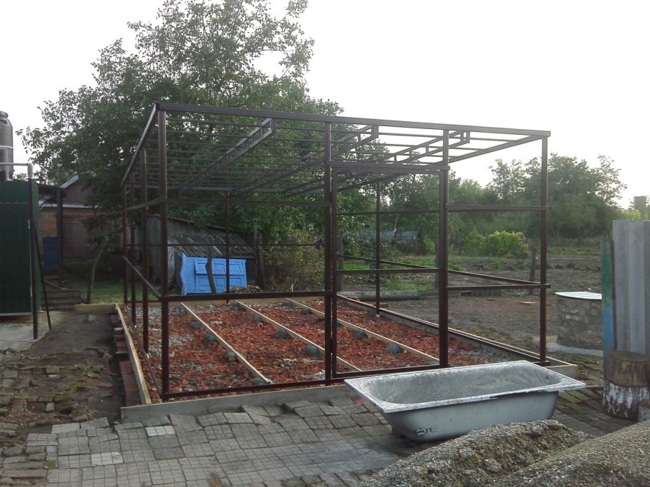 Хозблок из профильной трубы