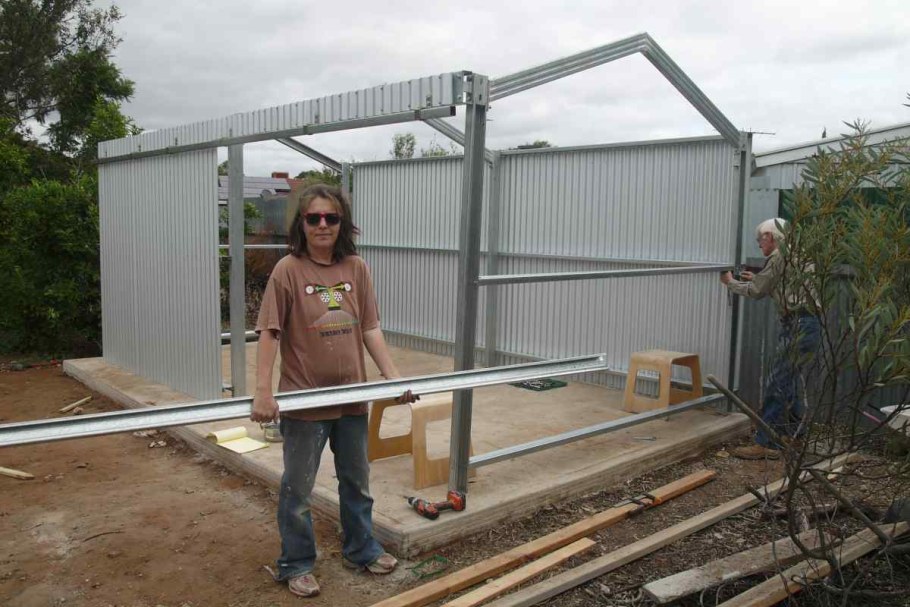 Сарай из профнастила каркас