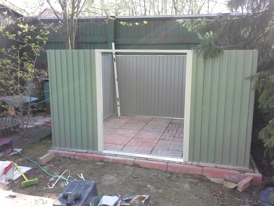 Сарай из труб и профнастила