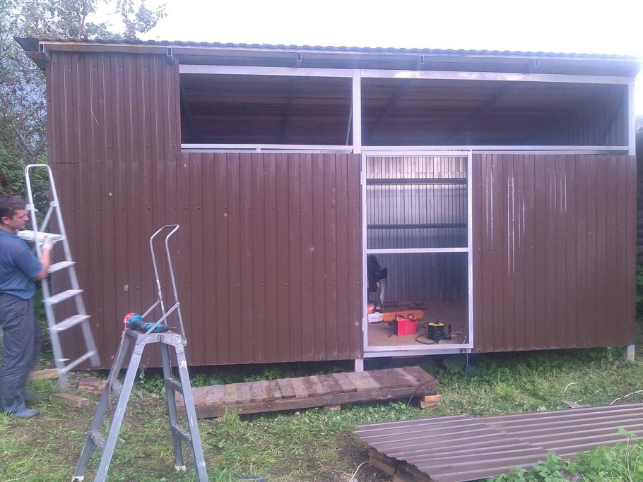 Дровяник из профнастила