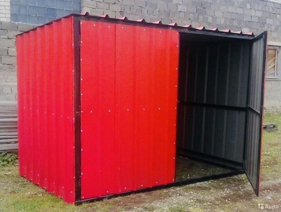 Хозблок из профлиста 2 х 2