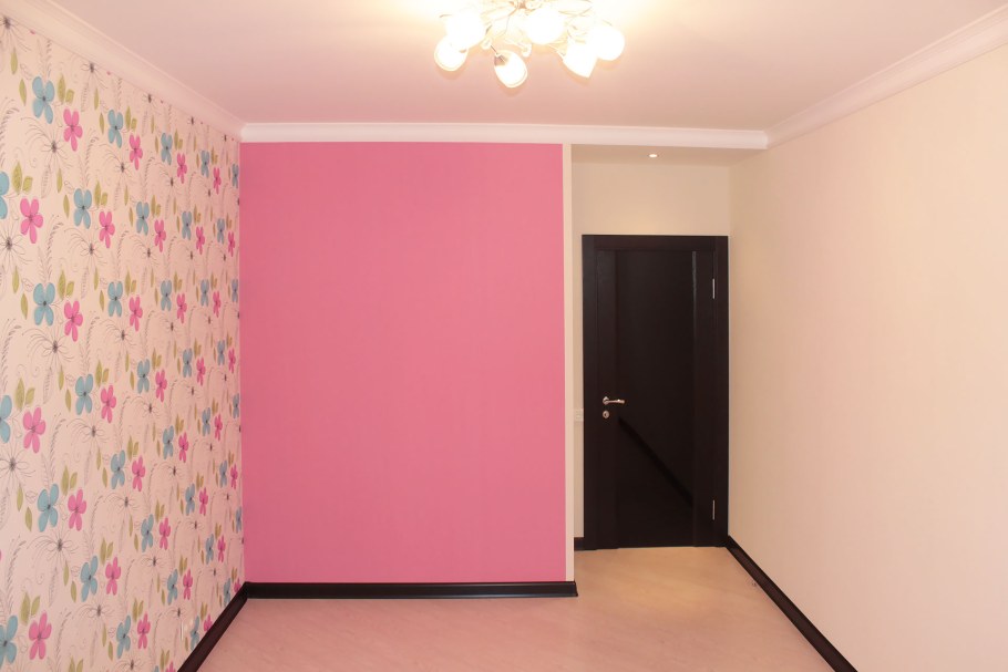 Комната с обоями без мебели