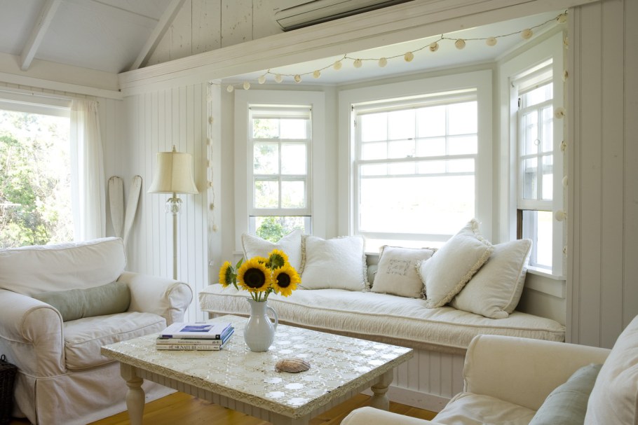 Гостиная с окном