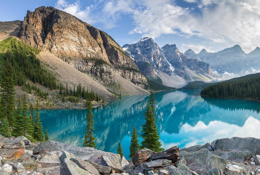 Горы на стене в детской