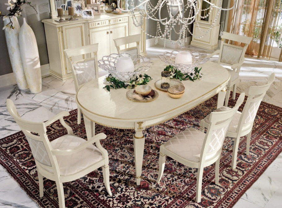 Стол и стулья для гостиной